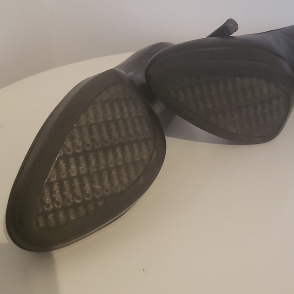 Black heels - Picture 3 of 5